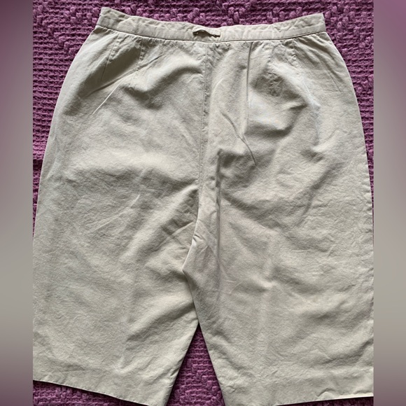 Anne Klein khaki Bermuda shorts. 58%Cotton, 42%Lyocell fabric. S2 - Picture 7 of 8